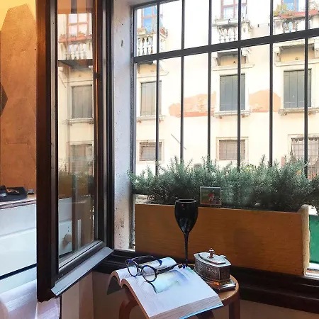 Casa Furlani Ai Dalmati - Your On The Canal Apartment *